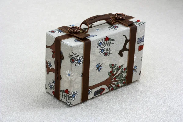 レトロスタイルミニチュア人形スーツケース — ストック写真