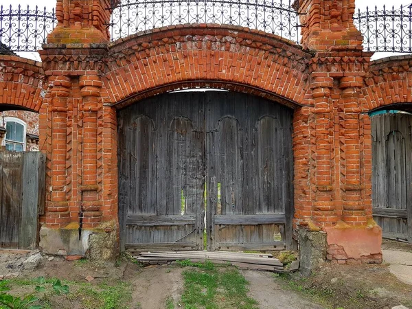 Puerta Madera Vieja Una Pared Piedra — Foto de Stock