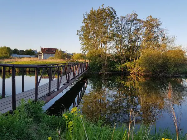 Ancien Pont Piétonnier Sur Rivière — Photo