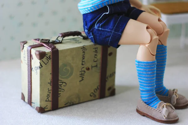 Miniature Vintage Suitcase Dolls — Stock Photo, Image