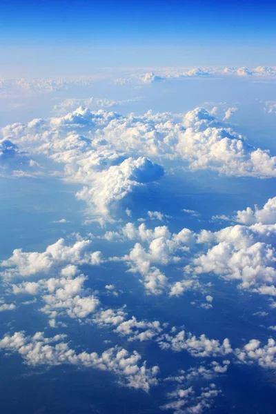 Witte Wolken Zweven Blauwe Lucht — Stockfoto