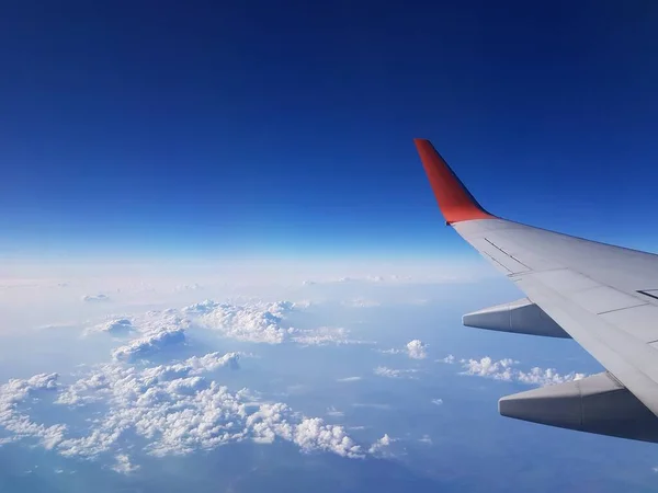 Avion Aile Dans Ciel Bleu — Photo