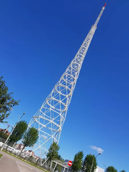 Mobiele Toren Blauwe Lucht Achtergrond — Stockfoto