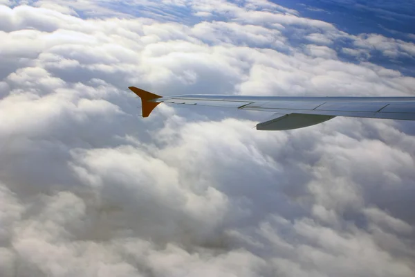 Weergave van de wolken uit een vliegtuig — Stockfoto