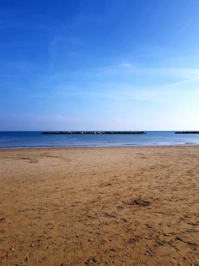 Deniz kıyısının güzel manzarası