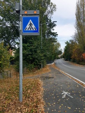 Yol tabelasında yol işaretleri