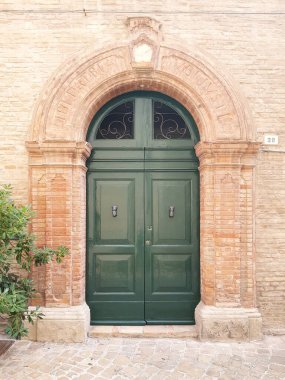 İtalya 'nın eski ahşap kapısı