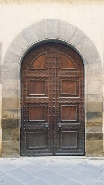 Ukrayna 'nın eski Lviv kasabasındaki ahşap kapı..