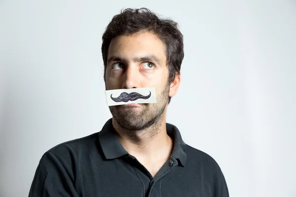 Zabawny facet z wąsami fałszywe — Zdjęcie stockowe