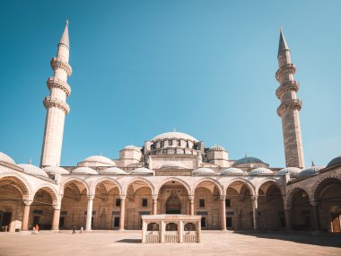 Görünümü görkemli Kanuni Sultan Süleyman Camii veranda, Istanbul, Türkiye.