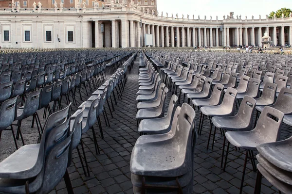 Large number of chairs at Vatican Square, Rome — Stock Photo, Image