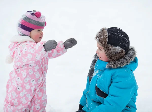 Two cheerful happy boy and baby girl in winter park — Stock Photo, Image