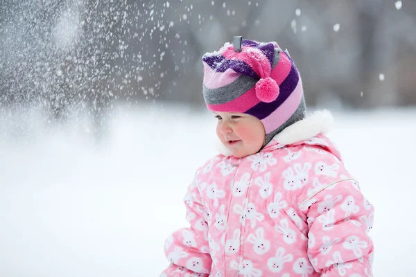 Portrate de petite fille mignonne heureuse bébé — Photo