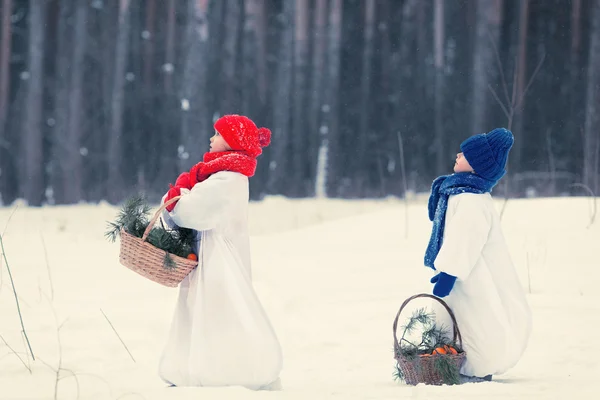 Winter fun, happy kid playing with snowman — Stock Photo, Image