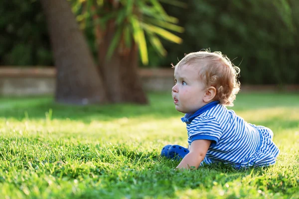 Little beautiful pretty happy girl sitting on grass — Stock Photo, Image