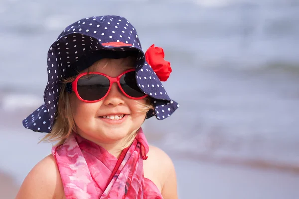 Retrato de la divertida chica feliz con sombrero, Italia, al aire libre — Foto de Stock