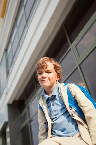 Portrait of happy schoolboy with  backpack — Stock Photo, Image