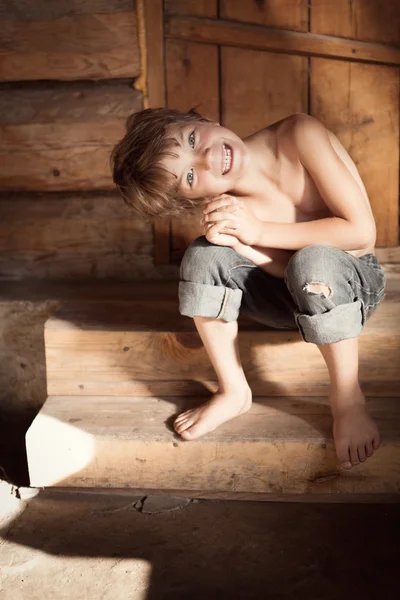 Retrato de alegria feliz menino — Fotografia de Stock
