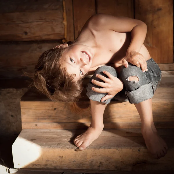 Porträt eines glücklichen Jungen — Stockfoto