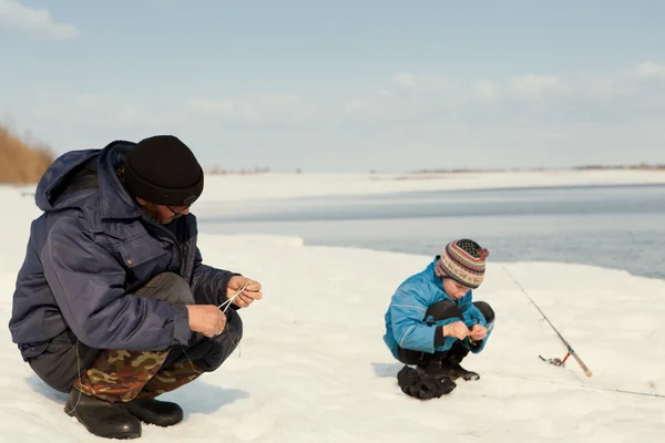 Grandfather and grandson go fishing along river — Stock Photo, Image