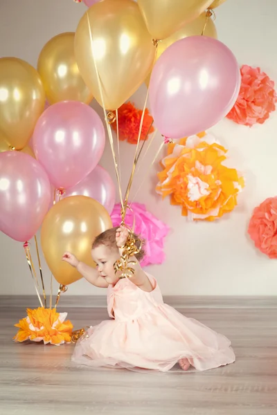 Cute baby girl celebrates birthday one year. — Stock Photo, Image