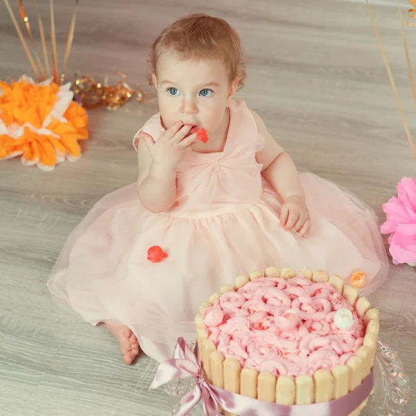 Cute baby girl celebrates birthday one year. — Stock Photo, Image