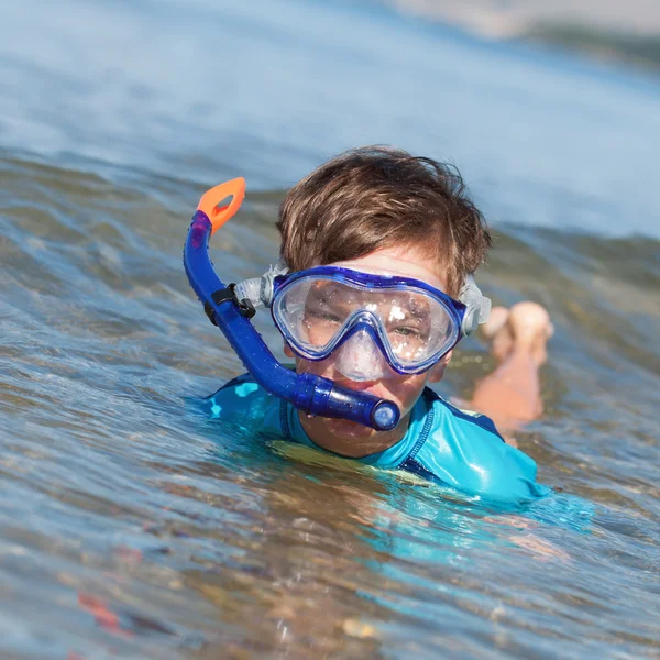 Portrait of happy cute boy wearing snorkeling mask — Stock Photo, Image