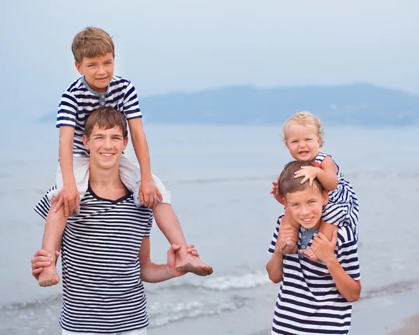 Portrait of happy brother and little sister — Stock Photo, Image