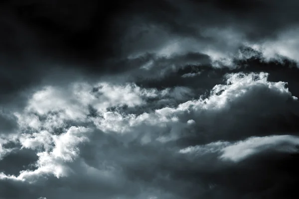 Céu de tempestade bonita com nuvens — Fotografia de Stock