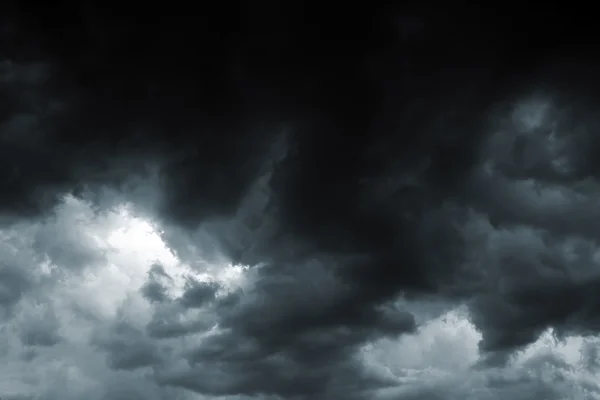 Céu de tempestade bonita com nuvens , — Fotografia de Stock