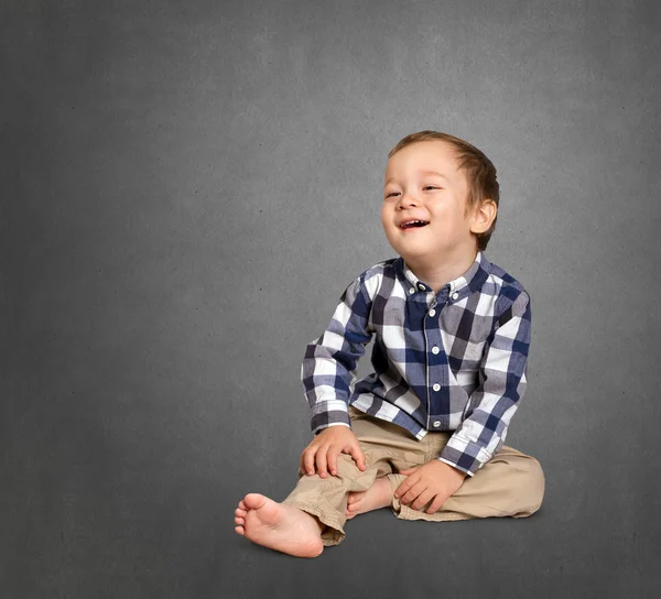 Roztomilý chlapec se usmívá — Stock fotografie