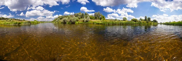 Sommar panorama med flod och skog, stor storlek högupplöst foto, storformat utskrift — Stockfoto
