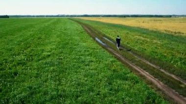 Hava: sporcu adam çalıştıran. Erkek atlet açık koşu. Spor.