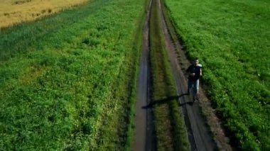 Hava: sporcu adam çalıştıran. Erkek atlet açık koşu. Spor.