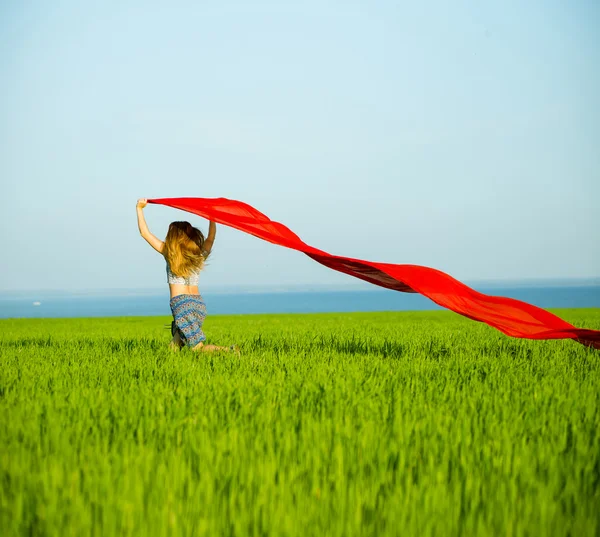 Young happy woman in wheat field with fabric. Summer lifestyle — Stock Photo, Image