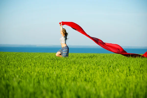 Young happy woman in wheat field with fabric. Summer lifestyle — Stock Photo, Image