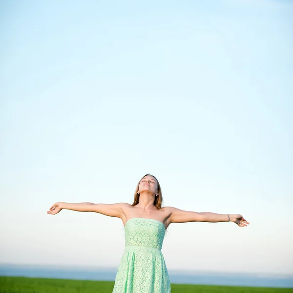 Happiness woman stay outdoor under sunlight of sunset — Stock Photo, Image