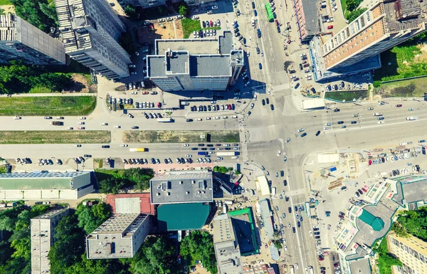 Vue aérienne sur la ville. Paysage urbain. Coup de feu. Image panoramique. — Photo