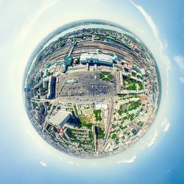 Vista aérea de la ciudad. Paisaje urbano. Disparo de helicóptero. Imagen panorámica. —  Fotos de Stock