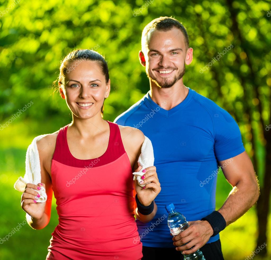 Семья ведет здоровый образ жизни. Образ жизни. Спортивные люди. Здоровый человек. Здоровый образ жизни.