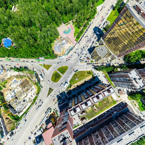 Vista aérea de la ciudad. Paisaje urbano. Disparo de helicóptero. Imagen panorámica. —  Fotos de Stock