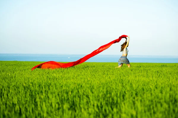 Young happy woman in wheat field with fabric. Summer lifestyle — Stock Photo, Image