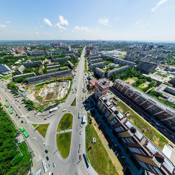 Vista aérea de la ciudad. Paisaje urbano. Disparo de helicóptero. Imagen panorámica. — Foto de Stock