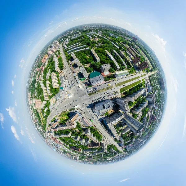 Vista aérea de la ciudad. Paisaje urbano. Disparo de helicóptero. Imagen panorámica. —  Fotos de Stock