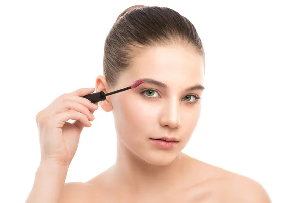 Ögat göra upp tillämpas. Mascara tillämpa närbild, långa ögonfransar. makeup borste. Isolerade. — Stockfoto