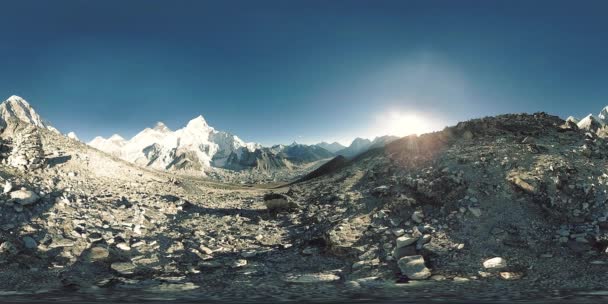 360 vr vista panorámica de la puesta del sol sobre Kala Patthar. Monte Everest y valle de Khumbu, Nepal del Himalaya. Gorak Shep. — Vídeo de stock