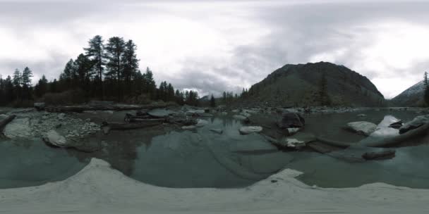 Mountain lake 360 vr at the summer or autumn time. Wild nature and rural mount valley. Green forest of pine trees and fast clouds on sky. — Stock Video