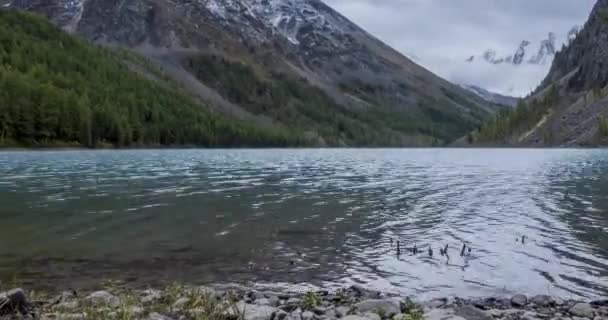 Mountain lake timelapse at the summer or autumn time. Wild nature and rural mount valley. Green forest of pine trees and fast clouds on sky. Motorised dolly slider movement — Stock Video