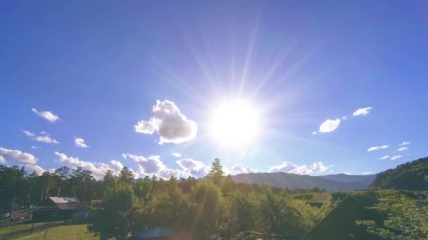 Bergdorp timelapse in de zomer of herfst. Wilde Aziatische natuur en platteland. — Stockvideo