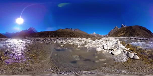 4K VR de Dingboche y la aldea de Pheriche en Nepal, punto básico de pista de campamento base everest. EBC. Estupa budista en la montaña. — Vídeo de stock